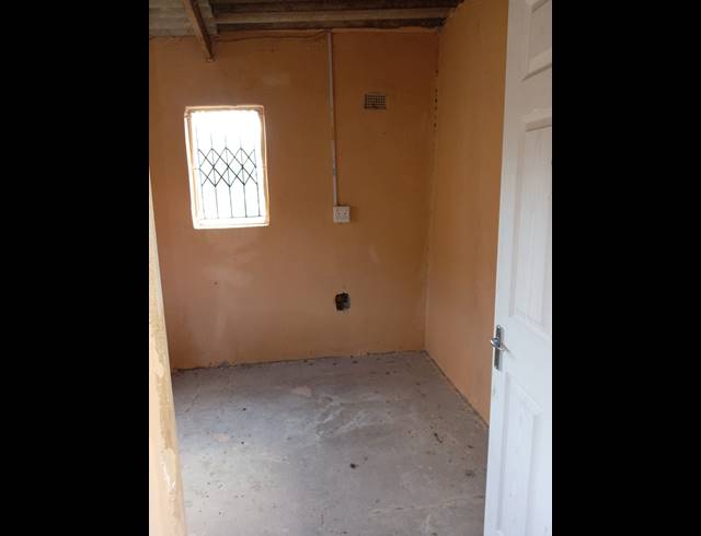 2 BEDROOM HOUSE FOR SALE IN UMLAZI A
